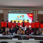 Polisi Ringkus 10 WNA Pelaku Scamming di Surabaya