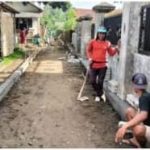 Pemdes Mirigambar Bangun Jalan Paving Dusun Gambar