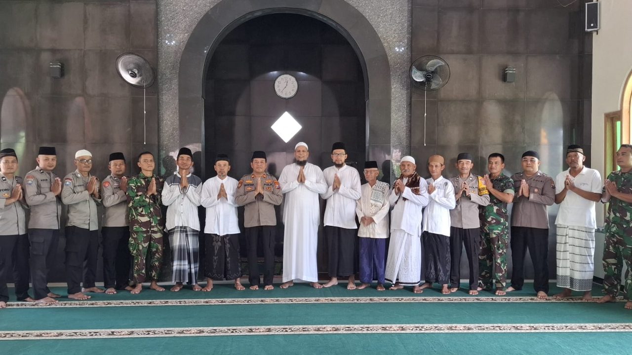 Wakapolsek Pakel Sampaikan Pesan Kamtibmas Saat Menjadi Khatib Sholat Jumat